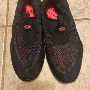 Oasis water socks shoes women Black And Pink Size 9